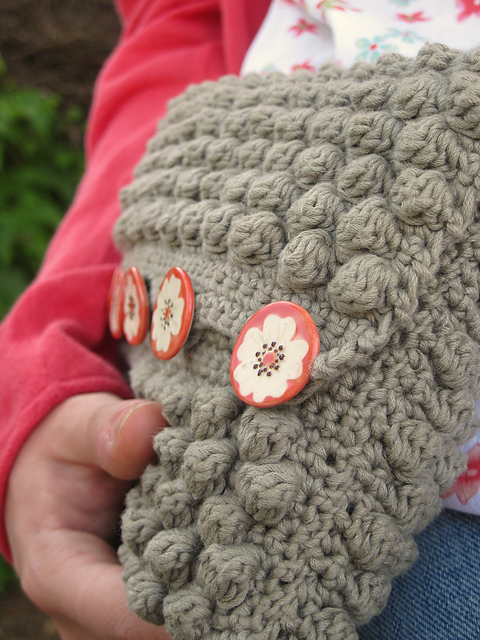 Bobble Bee Clutch