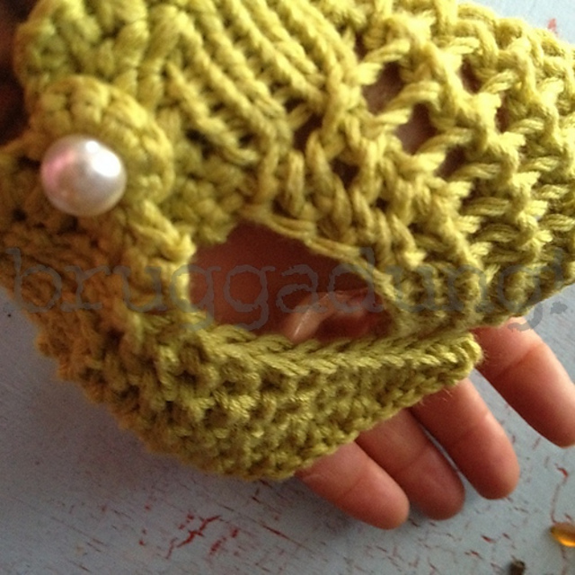 Her Hand, I Kiss (knit version)