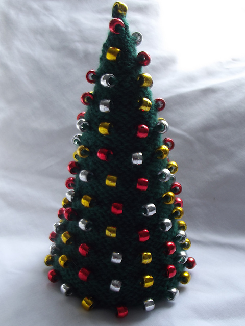 Beaded christmas tree 18 cm tall