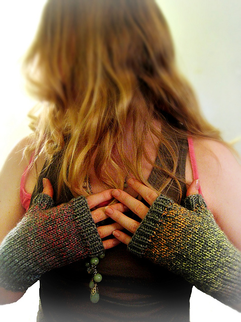 Be Speckled Fingerless Mittens