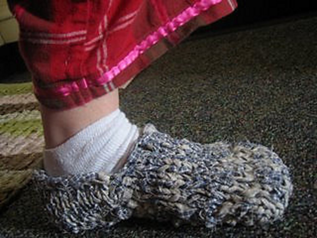 Lightning-Quick Slippers! (knitting w/fabric)