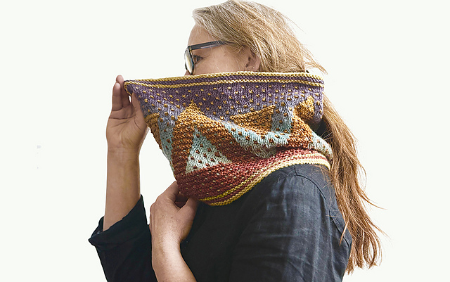 Trikona Cowl