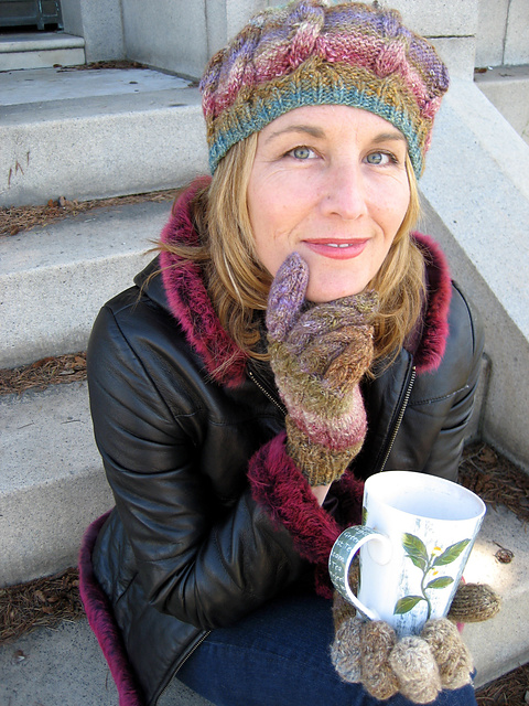 Thistle Cable Gloves and Beret