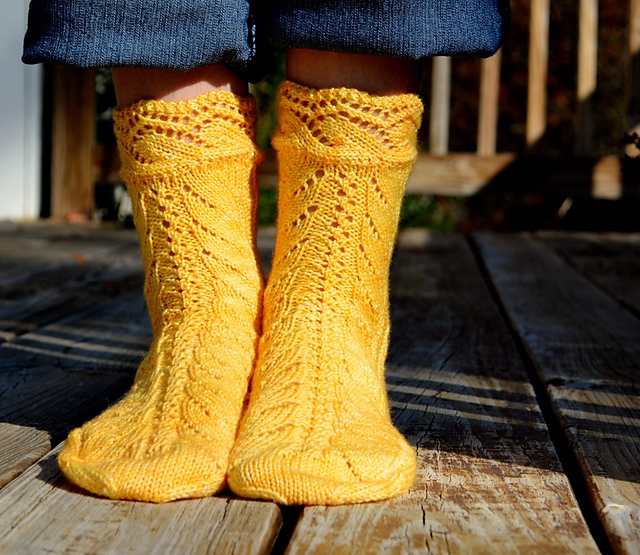 Twisted Leaves Socks