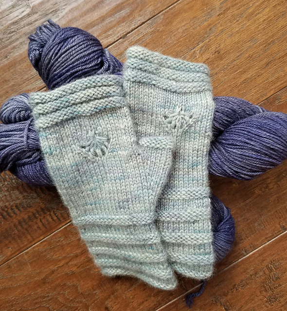 Spanish Crown Mitts