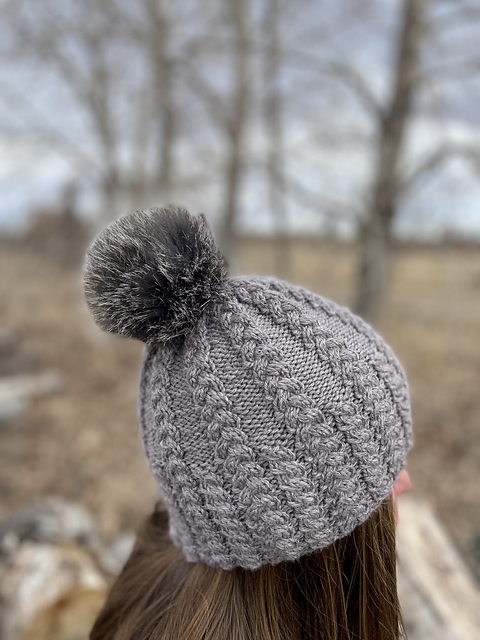Ravelry: Cozy Cable Hat pattern by Lara Simonson