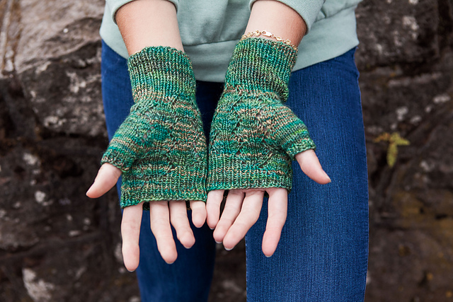 Diamond leaf mitts
