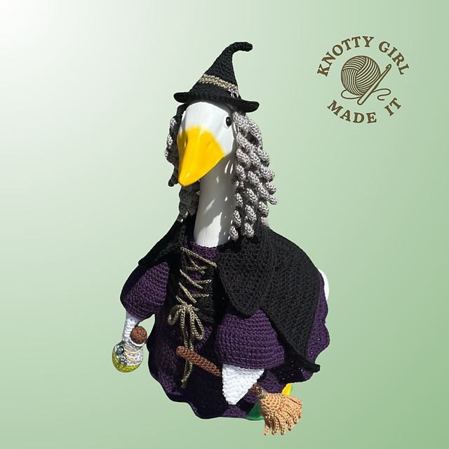 Witch Porch Goose