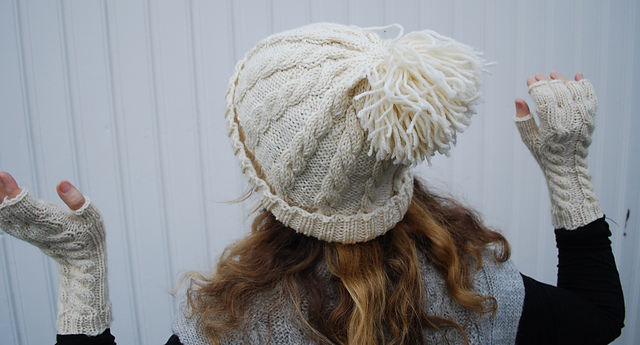 Cabled hat and gloves for women