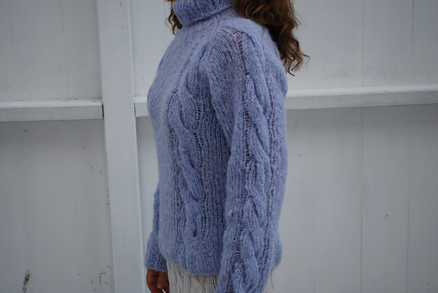 Cabled Girl´s Sweater