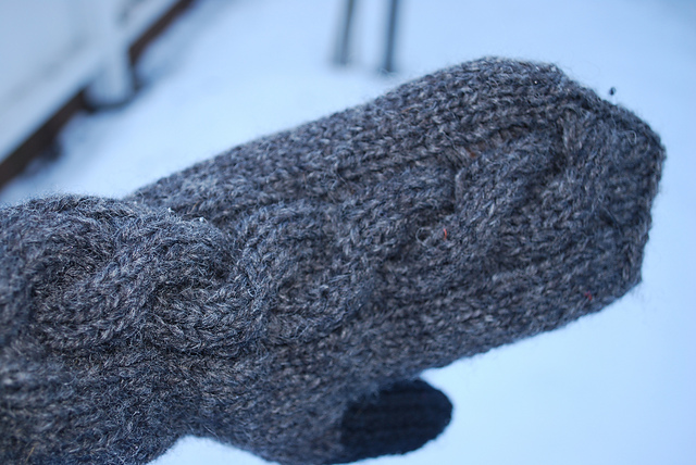 Cabled mittens for men and women