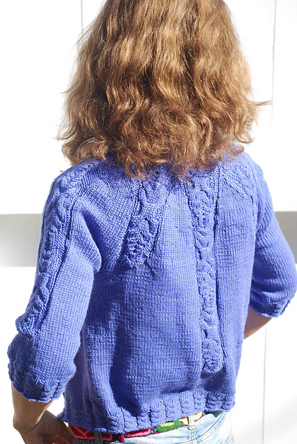 Short jacket with cables