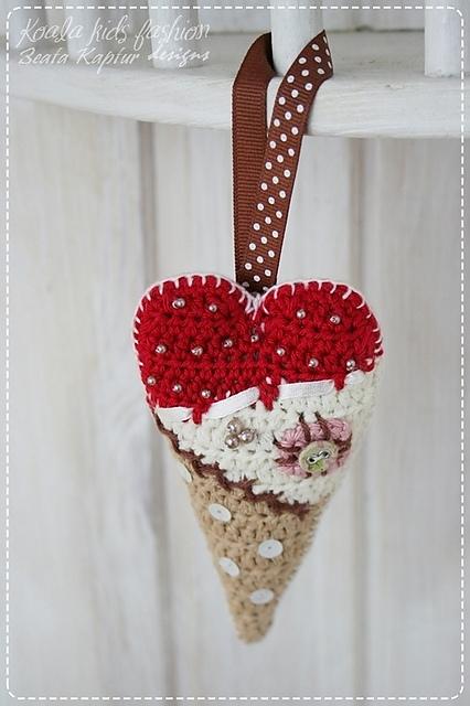 Scrappy Heart Decoration