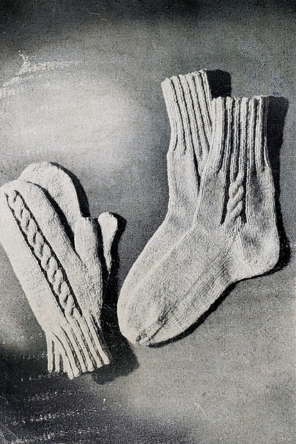 Junior Miss and Ladies Mitten & Sock Set No. 1316