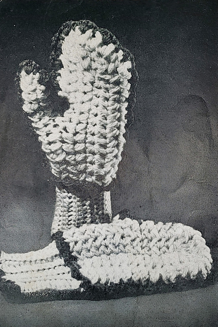 Junior Miss and Lady's Crocheted Mittens No. 1314