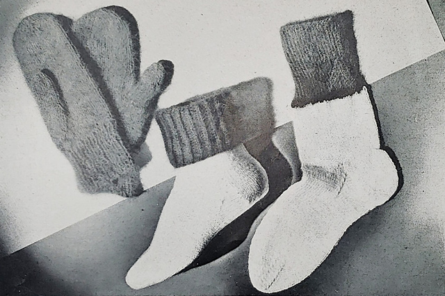 Jr. Miss & Ladies Angora Mittens & Socks No. 1310