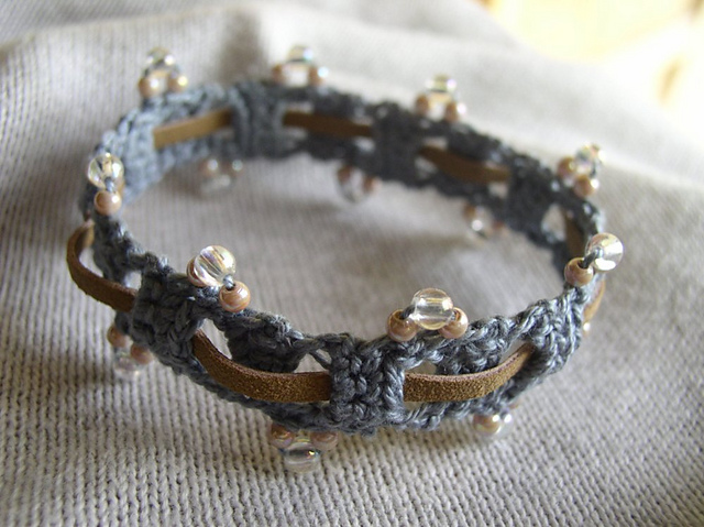 Beaded Bracelet with Leather Weave