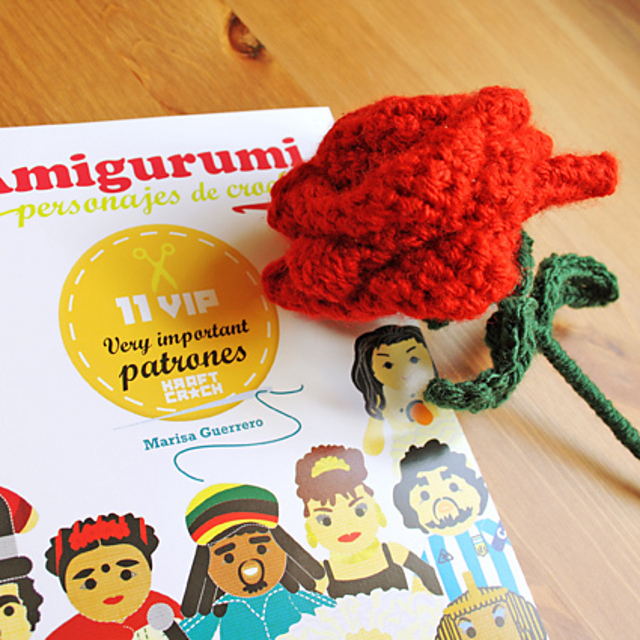 Un libro. Una rosa