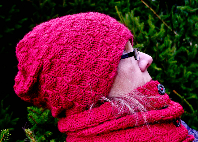 Cowl & hat in check pattern