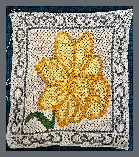 Mosaic Birth flowers daffodil