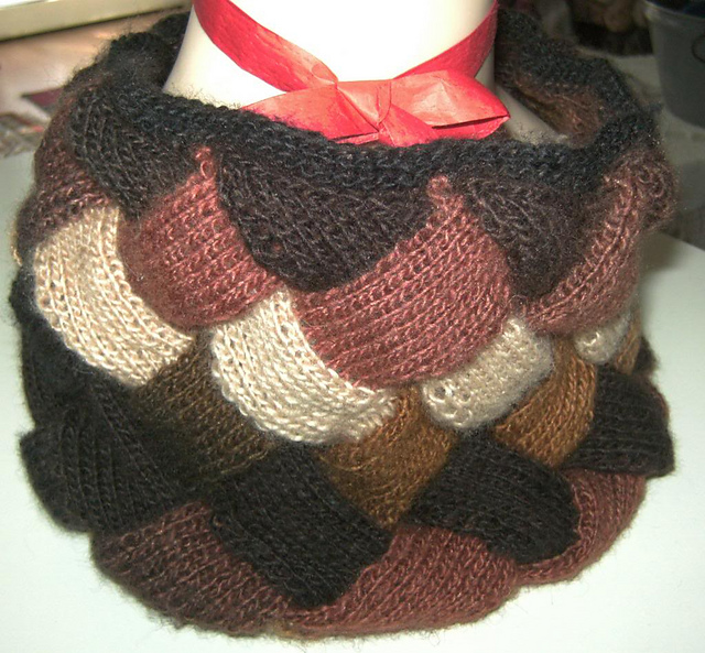 Geflochtene Schokolade - Entrelac-Cowl
