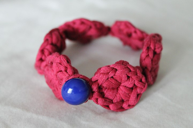 T Shirt Circle Cluster Bracelet