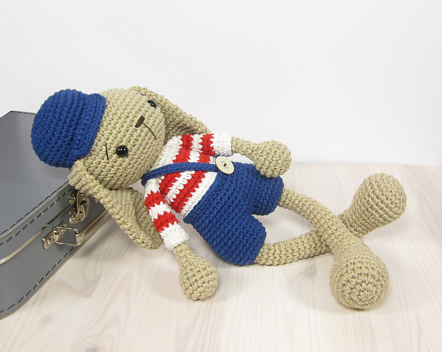 Amigurumi bunny in shorts