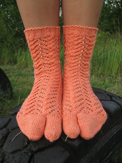 Japan - Socken mit Ajour-Zopfmuster