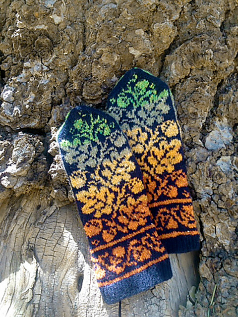 Oaks and Acorns mittens