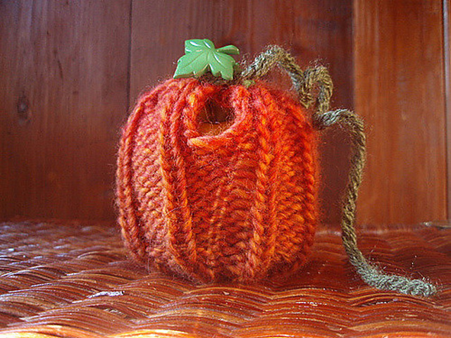 Pumpkin dress for apple