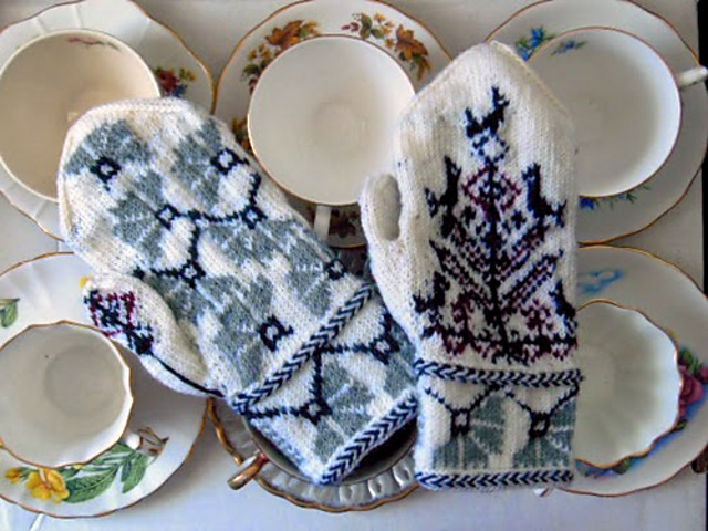 Tree-of-Life Mittens
