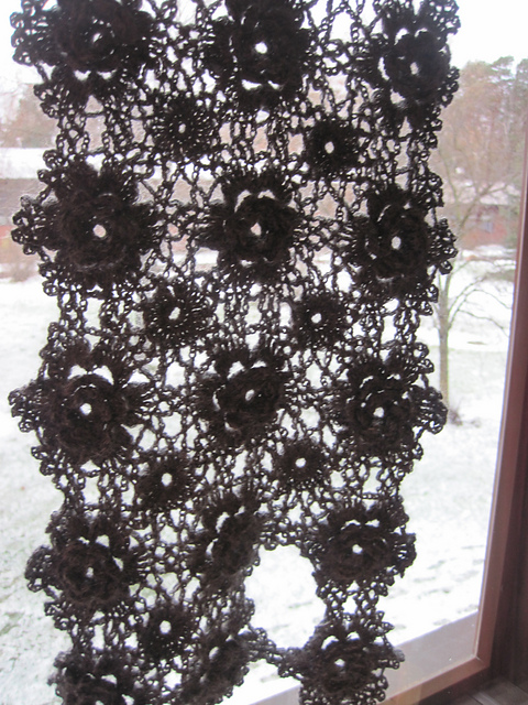 Motif crochet scarf