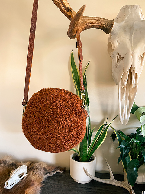 Cozy Circle Crossbody