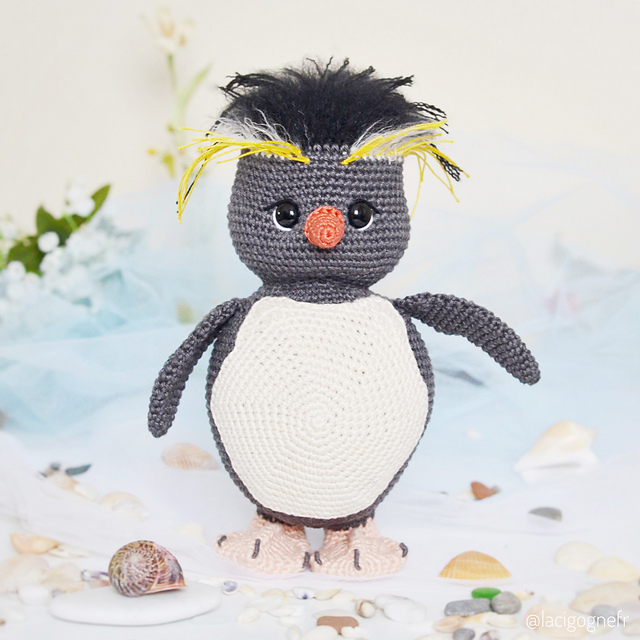 Ravelry: Pek the penguin pattern by Natalia Manfré