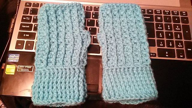 Rustic Rib Fingerless Gloves