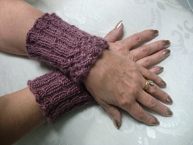 Single-Skein Lattice Cuff Bracelet Wristlets