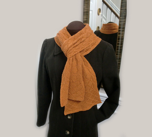 Reversible Diamond-Textured Scarf