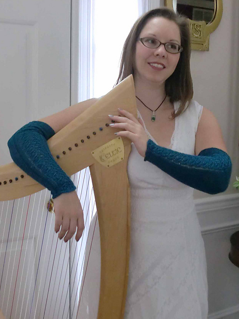 Octavia's Coordinating Leaf Lace Armwarmers