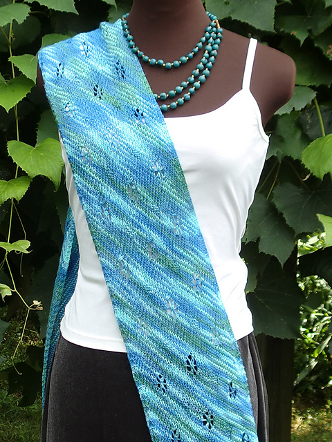 Scattered Snowflakes Lace Scarf