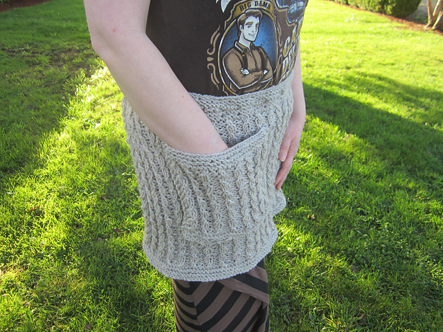 Dainty Baby Cable Apron