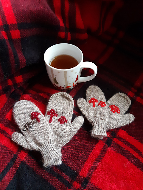 Hedgehog's Stroll Mittens