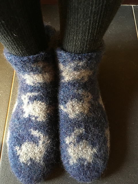 Slippers with rabbits knitted