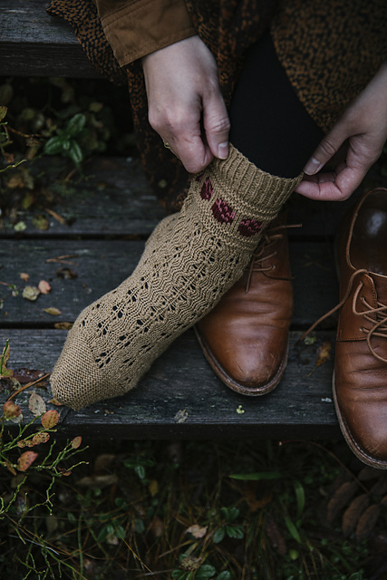 Ravelry: Raw Honey Rose pattern by Inorgaknit