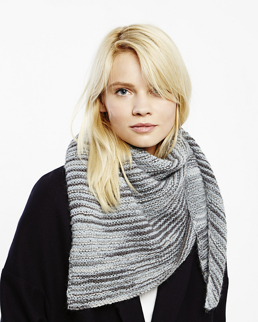 Ravelry: Triangle Scarf (05/19) pattern by LAMANA