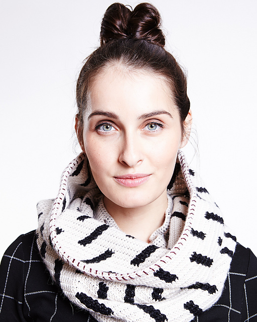 Snood (06/28) by Molla Mills