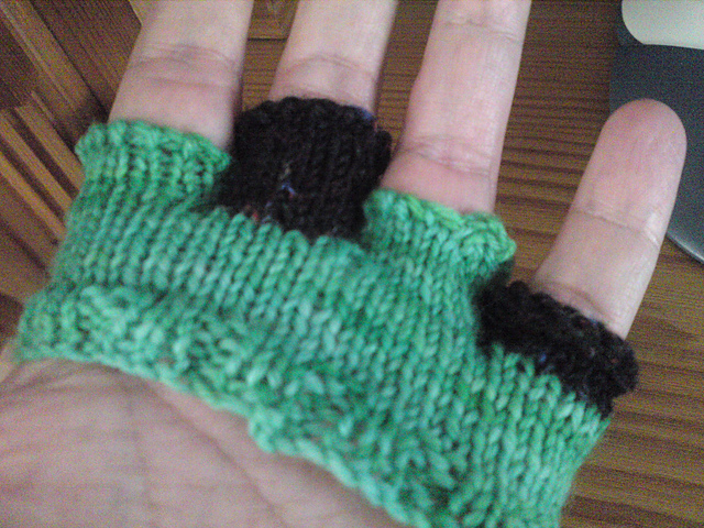 Proefhandje breien - test-hand for gloves