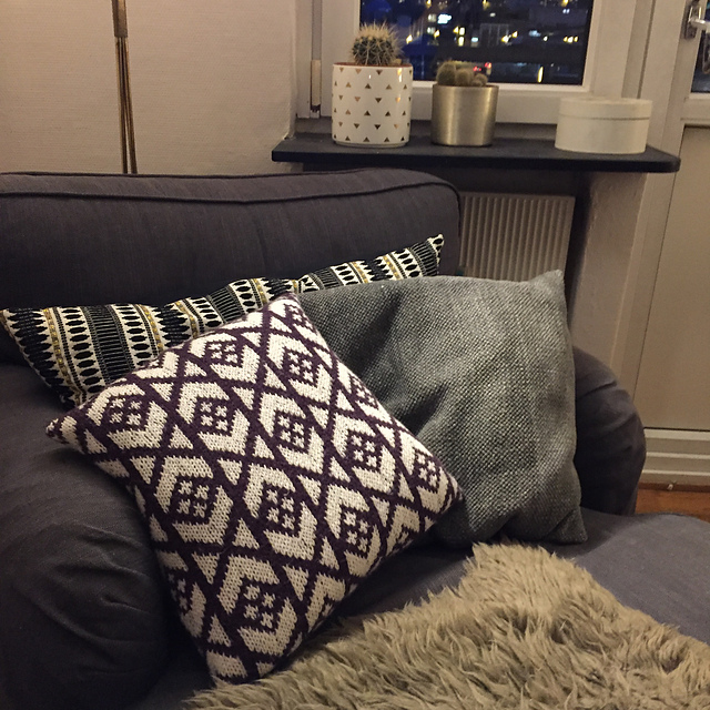 "Stolpetrøye" pillow