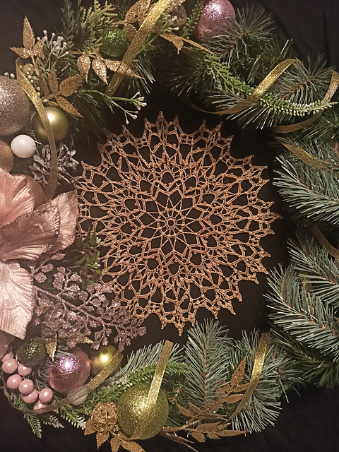 Christmas Surprise: doily