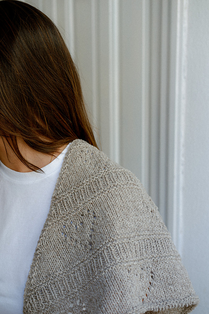 Ravelry: Lovely Shawl pattern by Laura Menéndez