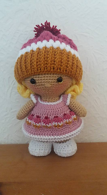 Weebee Doll - Cupcake Outfit
